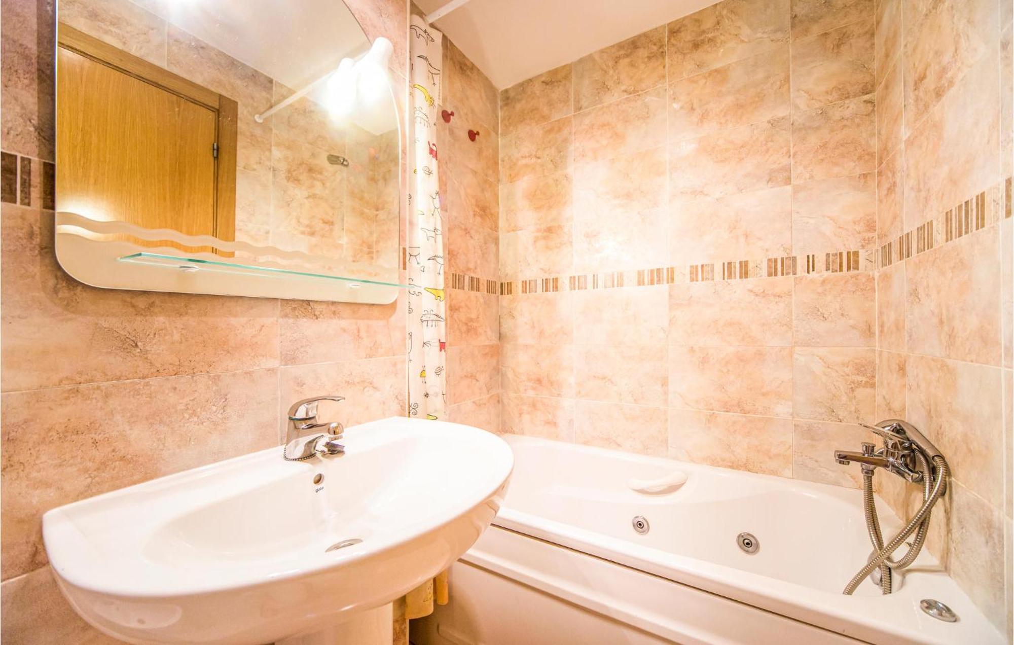 2 Bedroom Lovely Apartment In Oropesa Del Mar Bagian luar foto