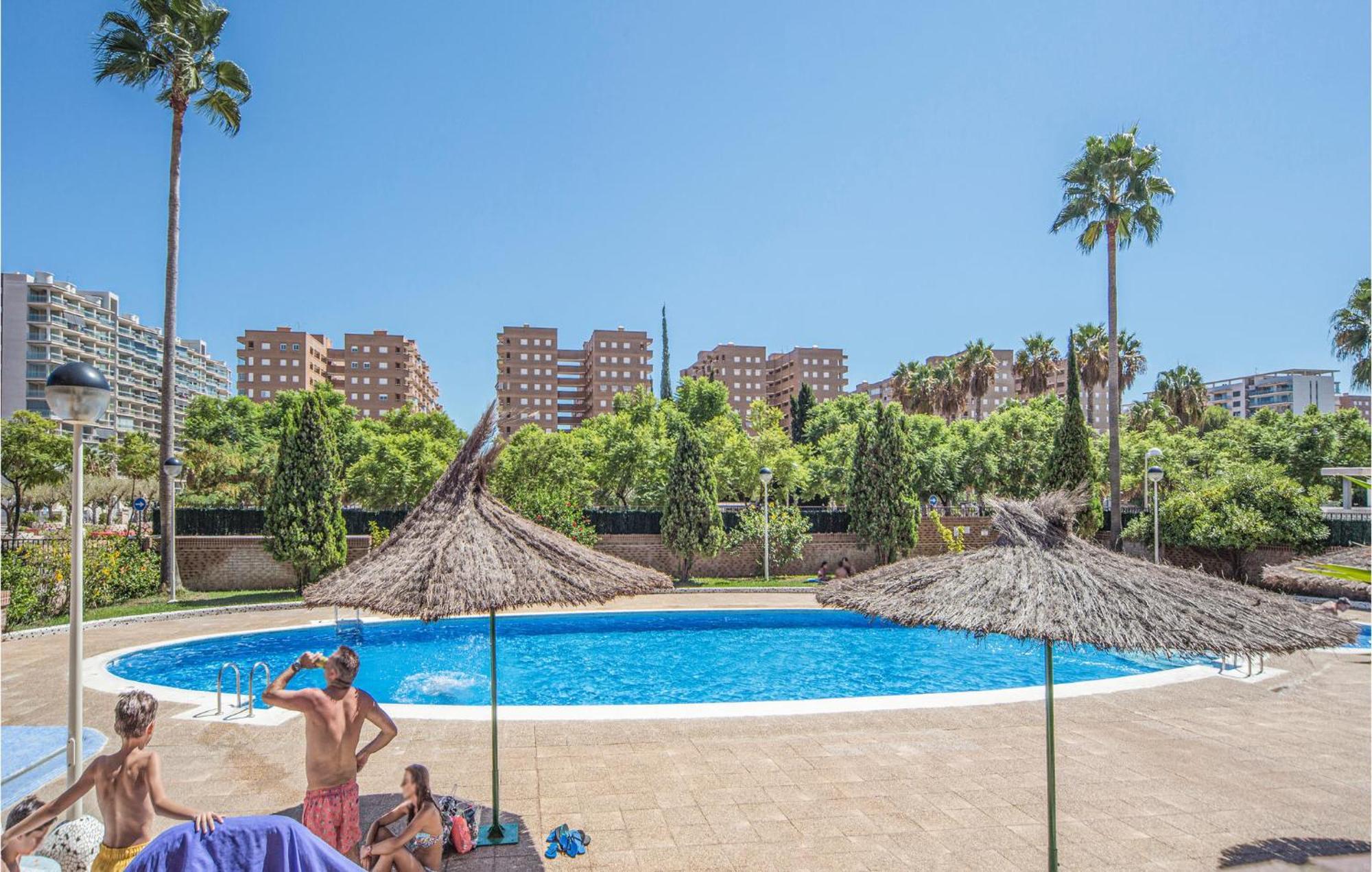 2 Bedroom Lovely Apartment In Oropesa Del Mar Bagian luar foto